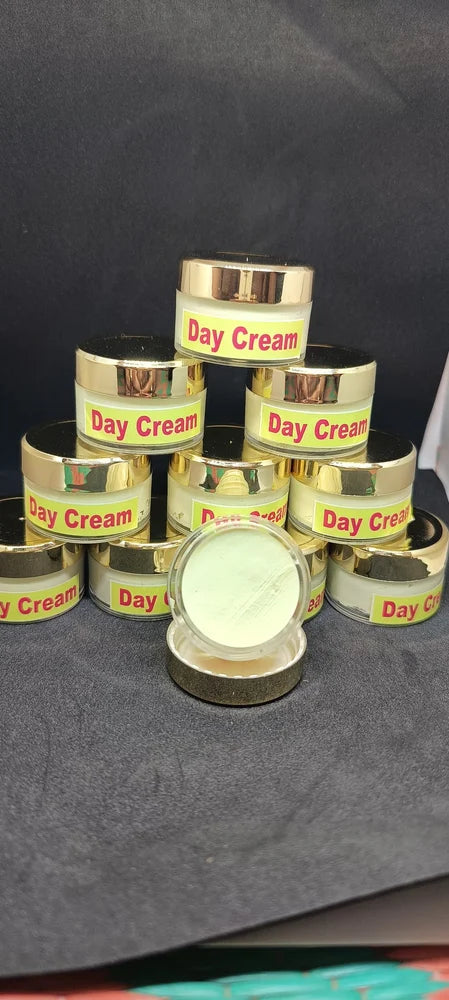 Day cream, Packaging Type: Plastic Jar, 20 gm